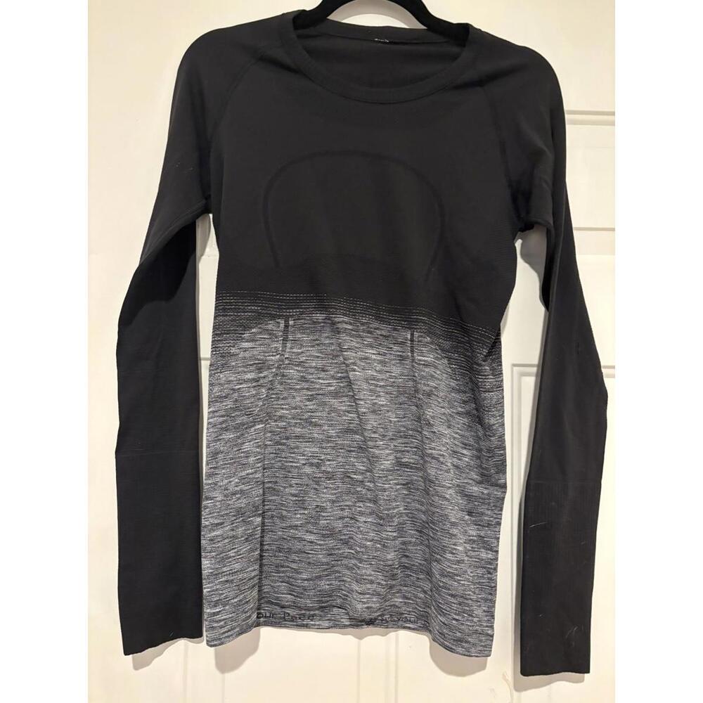 Women's sz 6 Lululemon grey and black athletic shirt #659